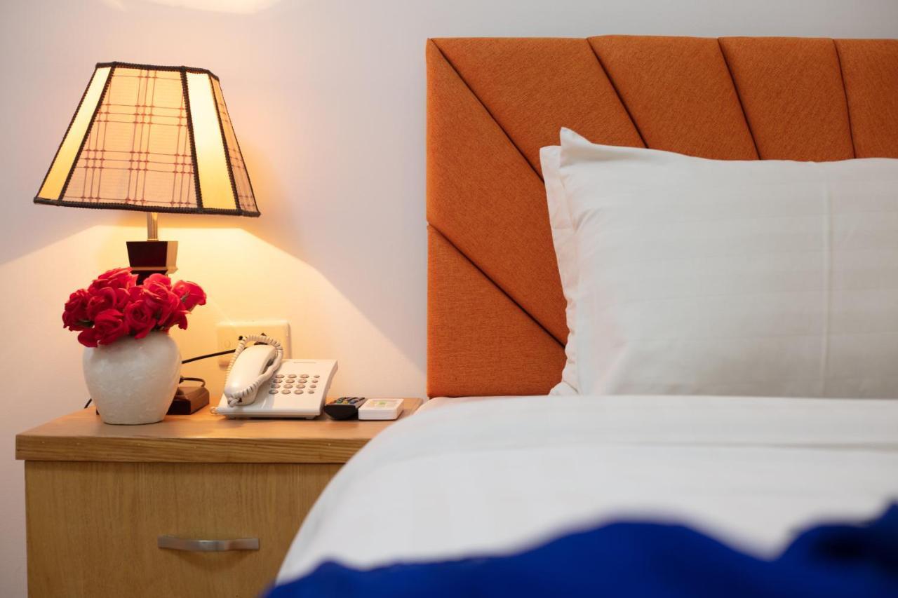Blau Hotel Hanoi Bagian luar foto