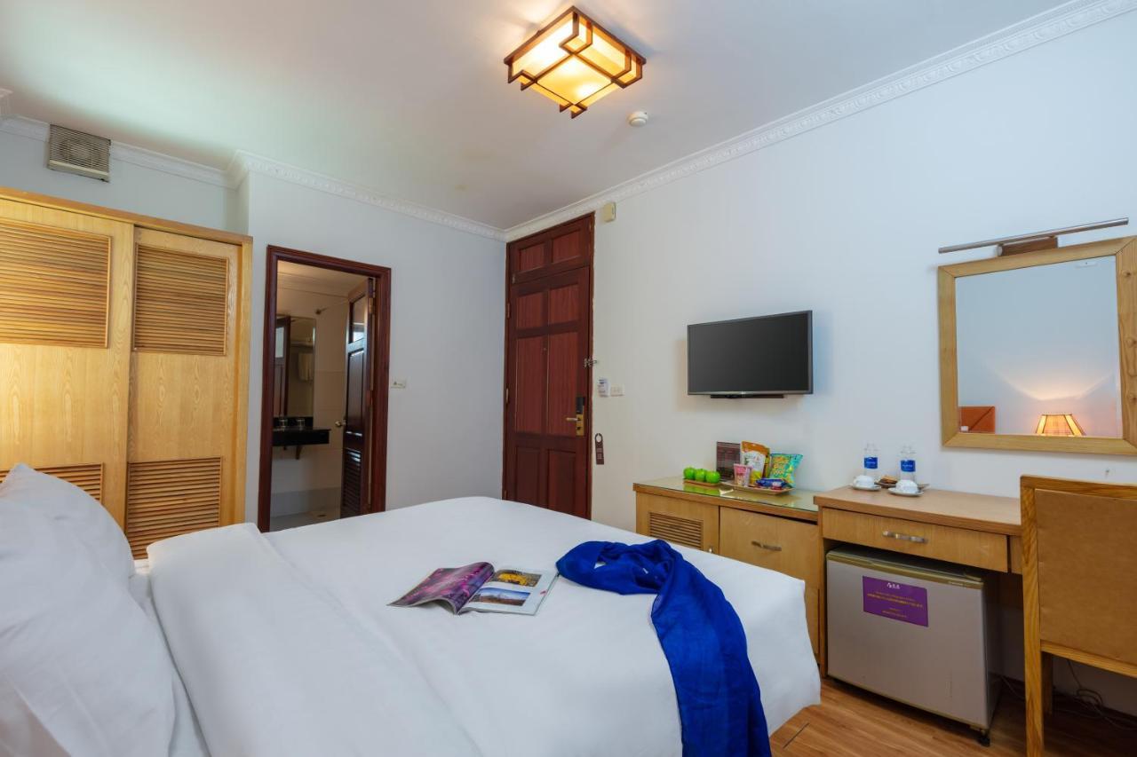 Blau Hotel Hanoi Bagian luar foto